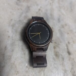 Women’s wooden style watch